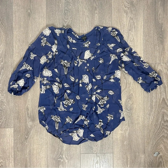 Aritzia Babaton Floral Blouse 3/4 length sleeve top buttons Purple Size Medium - Picture 3 of 16